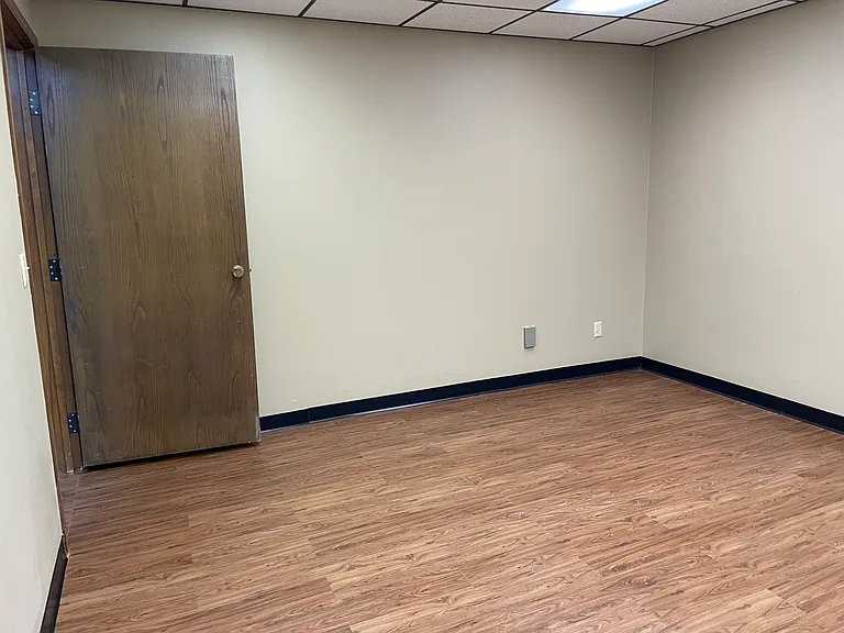 Middle office space