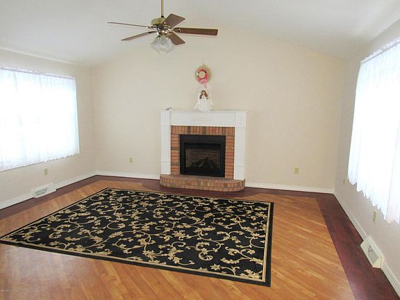 41 Mockingbird Living Room