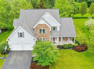 28 Coach Side Ln, Pittsford, NY 14534
