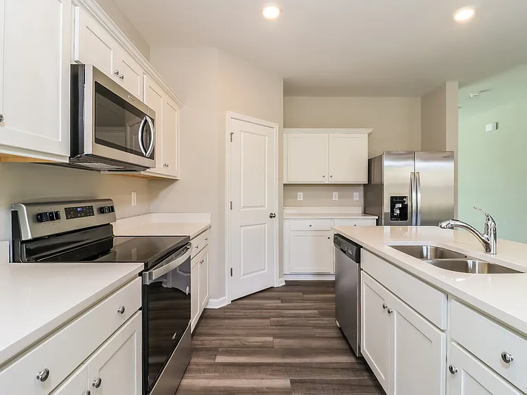 515 Knightsbridge Ln — Photo 9
