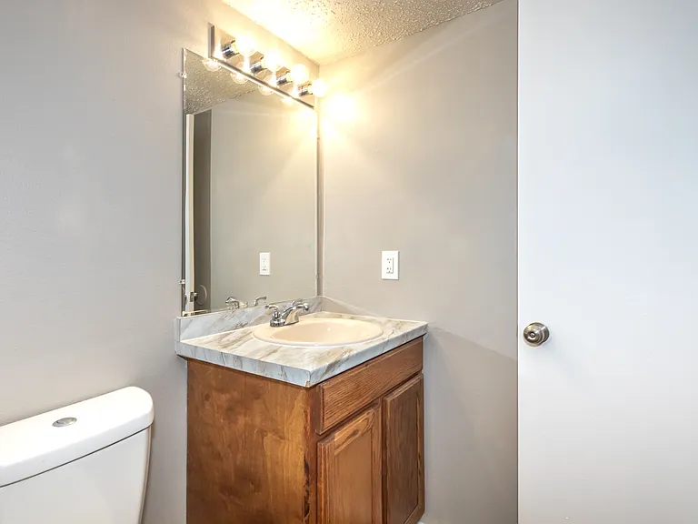 Highland Terrace — Photo 24