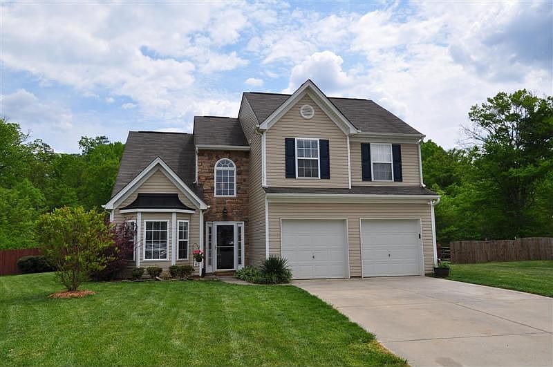 Lots of curb appeal to this home on .3 acre private, cul-de-sac lot.