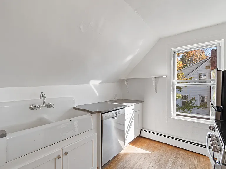 478 Saint Paul St — Photo 10