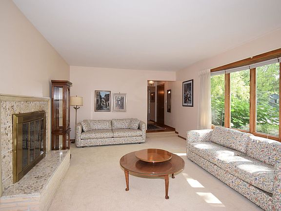 4th image of 18255 Benington Dr