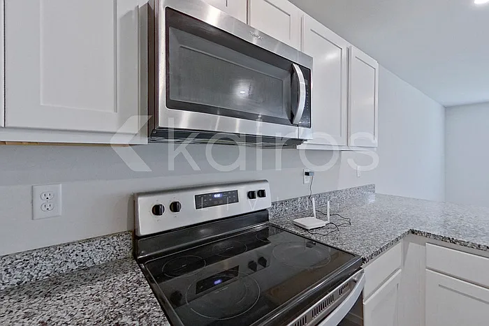 880 Whispering Creek Ave — Photo 6