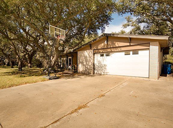 2nd image of 210 Ivy Ln
