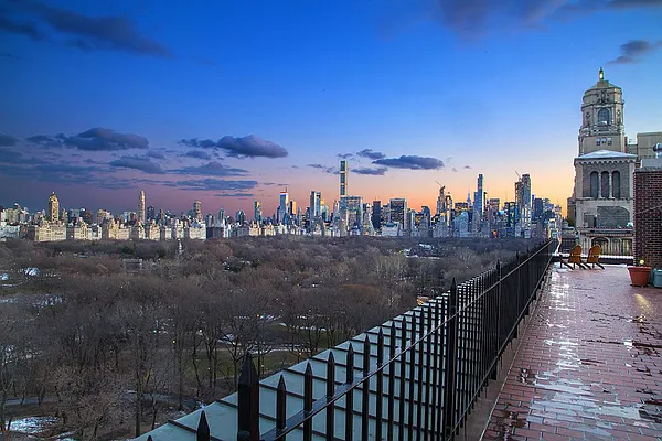 Sold by Stribling | media 8