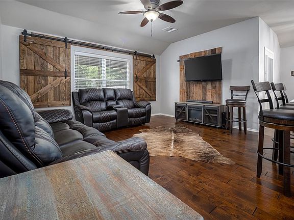 5th image of 2211 Bradford Cir