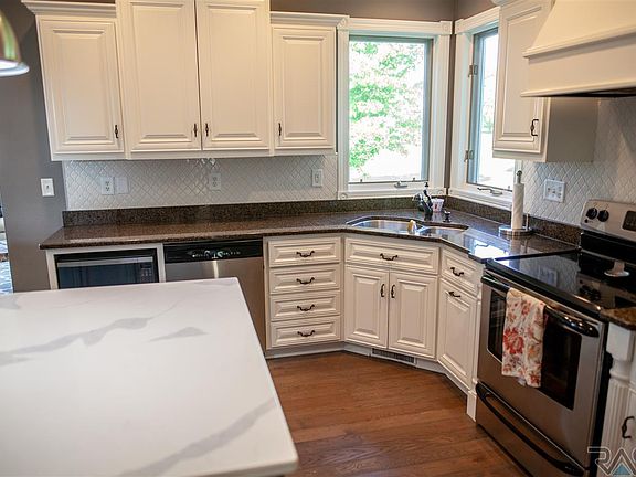 5th image of 7905 E Oakmont Pl