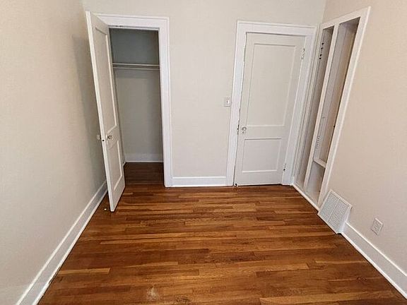 4th image of 9414B Roosevelt Way NE