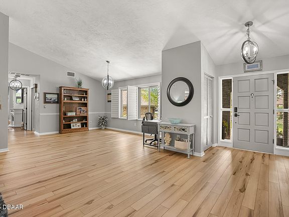 5th image of 112 Peachtree Cir