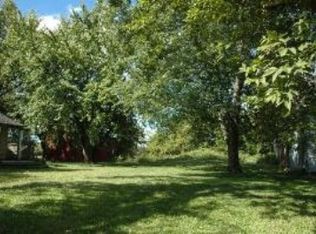 10611 Haegers Bend Rd, Barrington, IL 60010