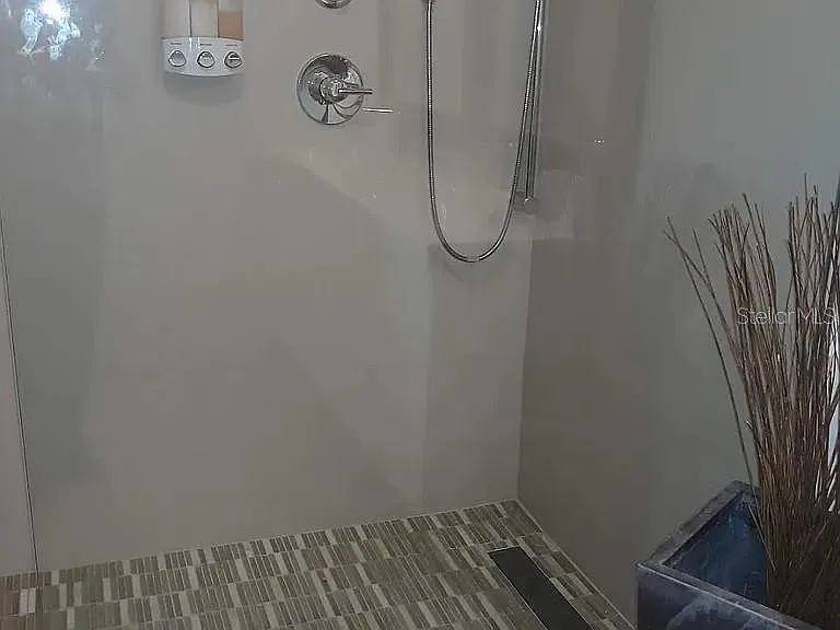 180 Harbour Dr #62D — Photo 11