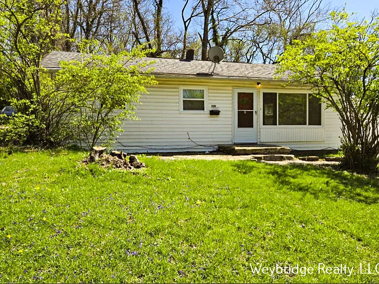4652 Ashtree Dr — Photo 10