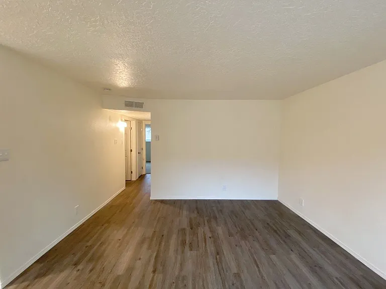 12120 Menaul Blvd NE — Photo 8