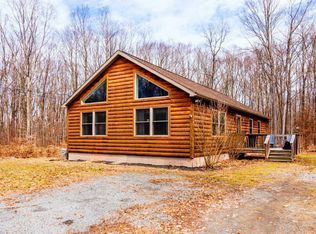 35 Maple Ln, Lake Ariel, PA 18436