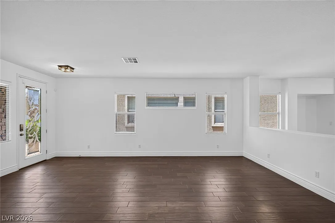 4 bed, 2.5 bath, 2667 sqft, $2,475 — Photo 4