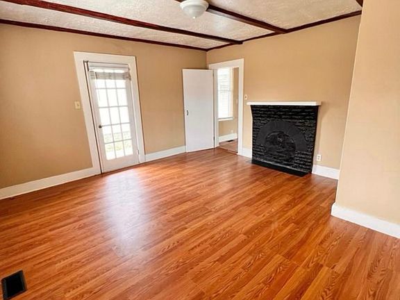 3rd image of 206 3rd Ave #1