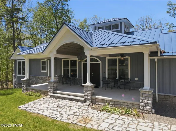 115 Ridgewood Ln, Hawley, PA 18428