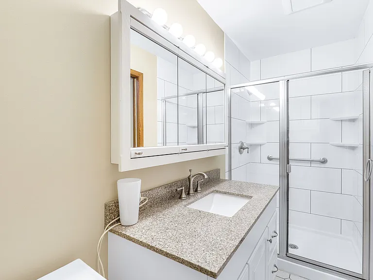 1501 Twin Springs Rd — Photo 14