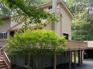 166 Oak Hill Rd, Hawley, PA 18428