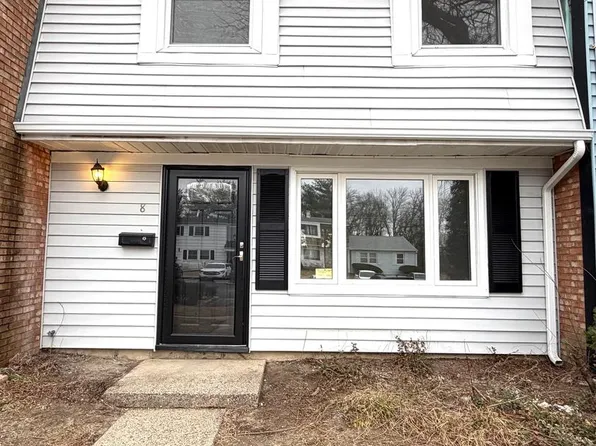 8 Royal Ct, Willingboro, NJ 08046