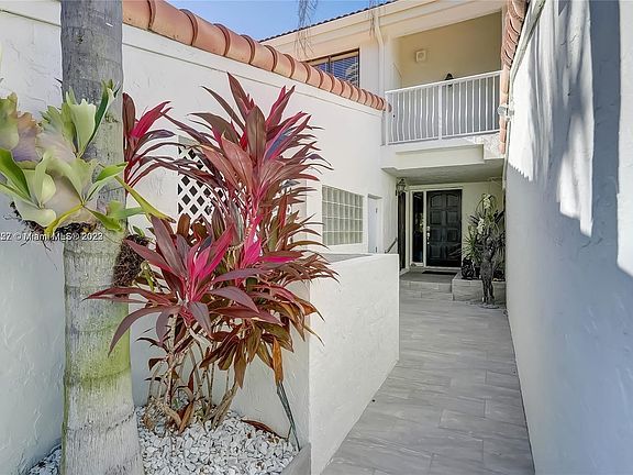 5th image of 20316 NE 34th Ct #20316