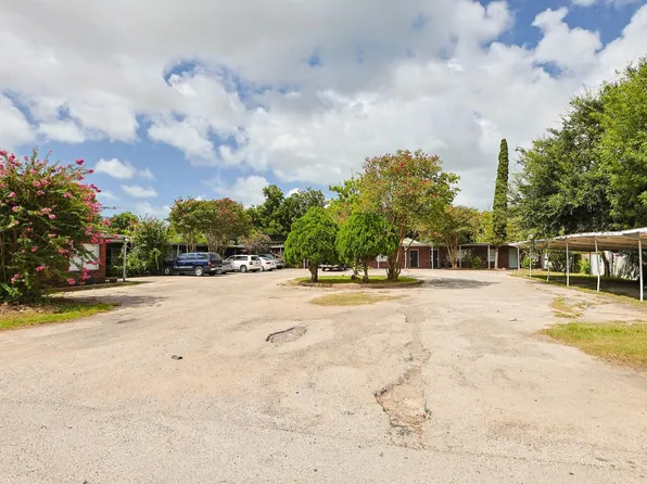 1101 Demolay St, La Marque, TX 77568