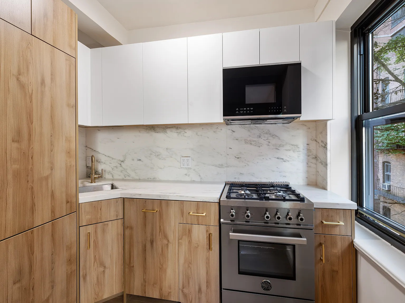 340 East 52nd Street — Photo 2