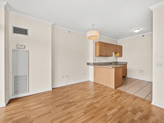 3rd image of 600 N Dearborn St APT 1805