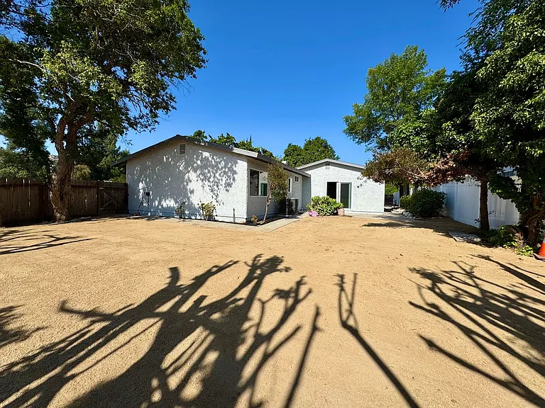 22301 Itasca St — Photo 17