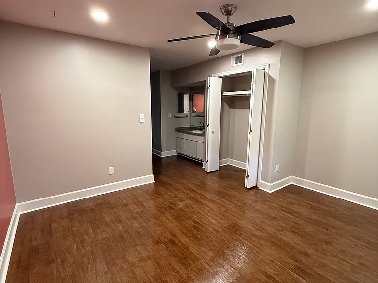 210 Appleby Dr #111 — Photo 7