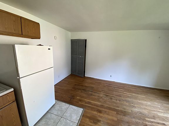 2nd image of 311 S Prairie St #10473936