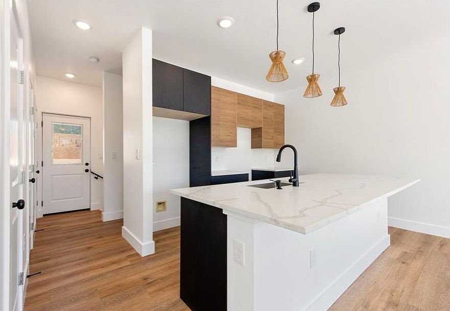 1st image of 531 Essex St #1