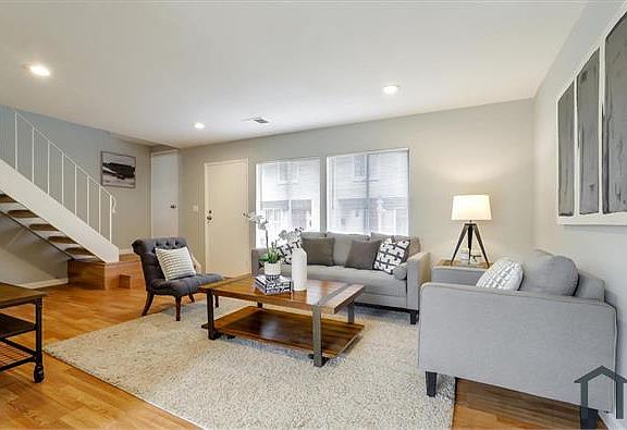 2nd image of 1543 Desdemona Ct