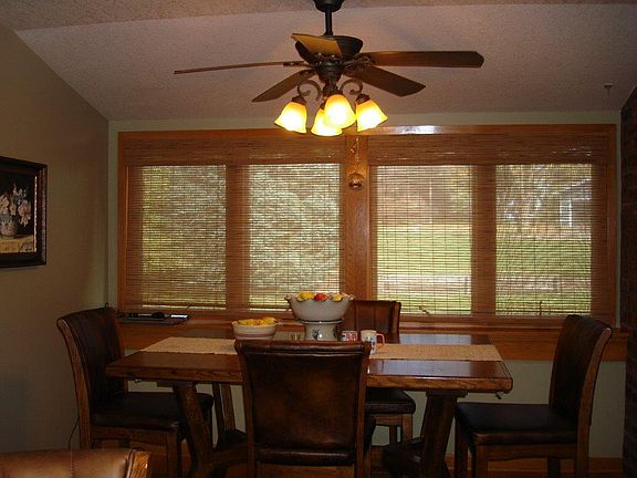 5th image of 609 Surrey Ln