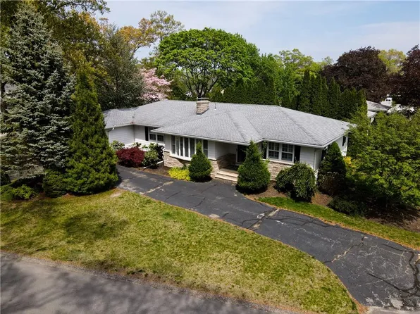 5 Colony Dr, Johnston, RI 02919