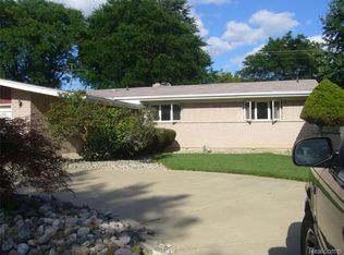 36628 Ridgecroft Dr, Sterling Heights, MI 48312