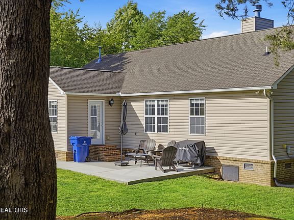 3rd image of 8429 Wade Crest Ln