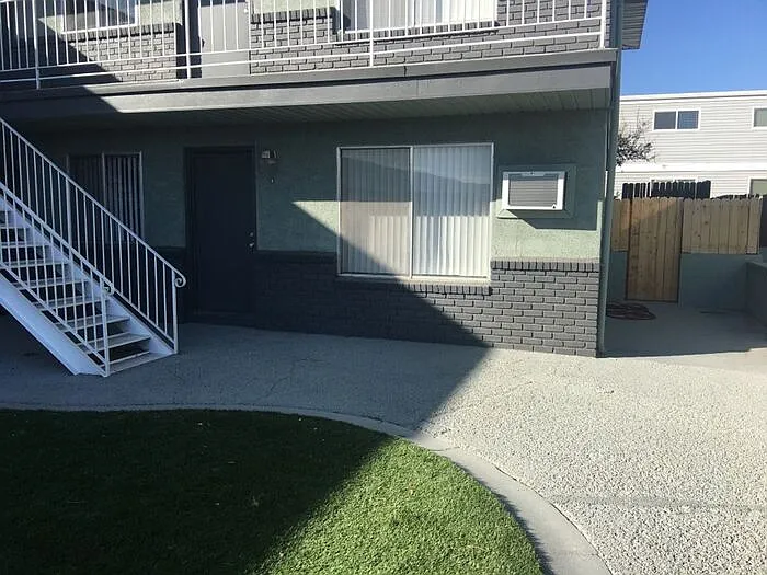 1395 Stardust St #4 — Photo 1