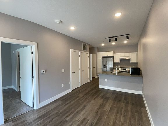 2nd image of 1135 Oak St