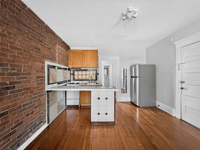 165 Park St — Photo 4