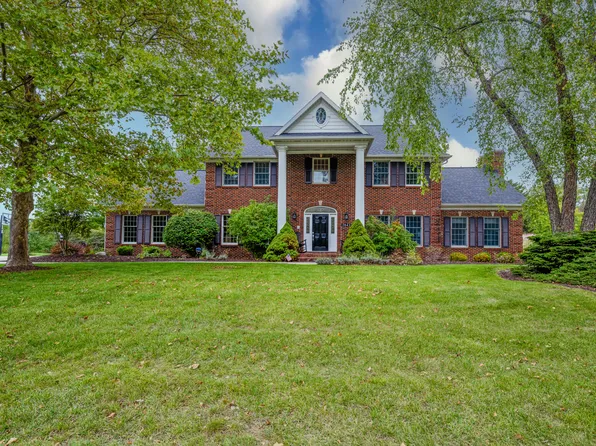 2843 Wyndwicke Dr, Saint Joseph, MI 49085