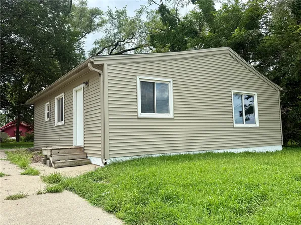 2711 E Market St, Des Moines, IA 50317