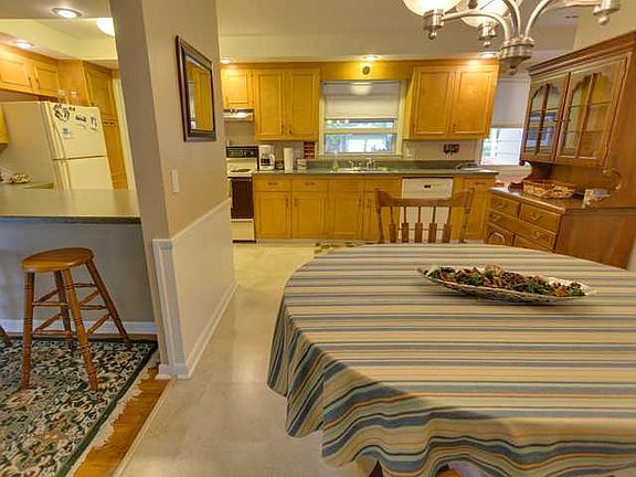 4th image of 109 E Loree Dr