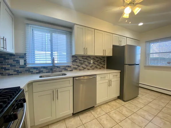 (undisclosed Address), Long Beach, NY 11561