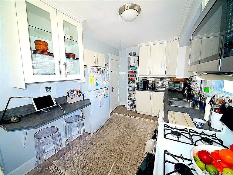 13 Park Ln — Photo 6