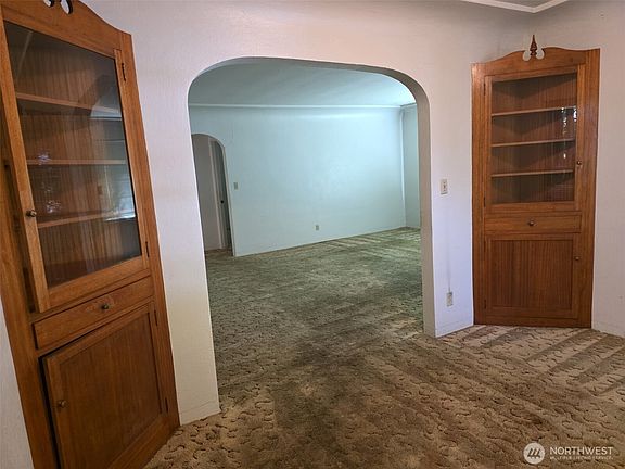 4th image of 811 Lewis Avenue