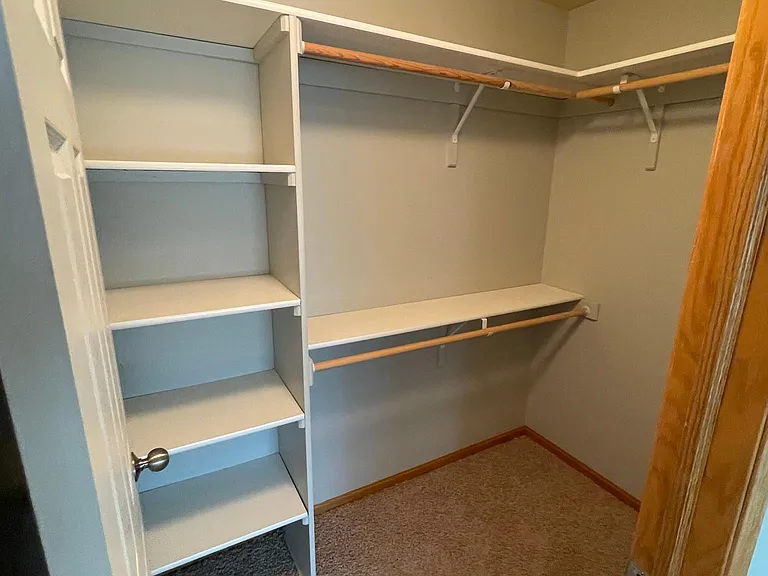 717 Carlton Dr — Photo 5