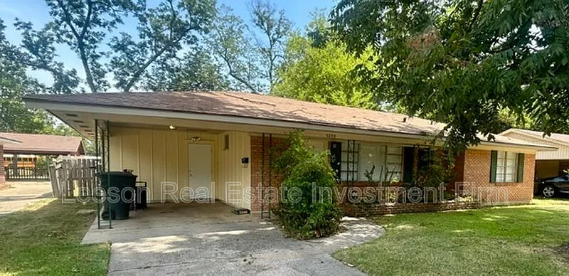 3 bed, 1.5 bath, 1582 sqft, $1,600 — Photo 2